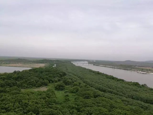 游辩中国三十八 望三国