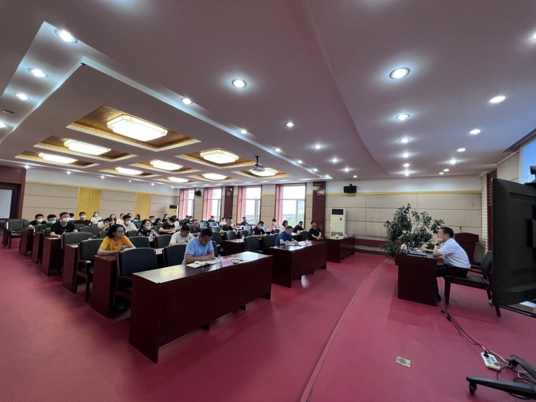 衡丰两位律师为长春市房屋征收经办中心开展法律法规培训